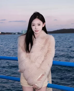 胸大屁股翘的妹子主动迎合