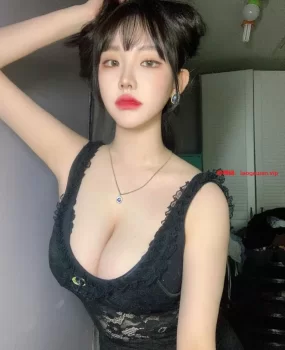 开封极品“可甜可盐” 会吸会夹多水。粉嫩多汁‘’，姿势配合 提沟通换好制服